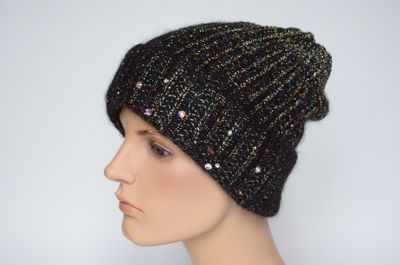 Шапка черная с отворотом и стразами Vizio Италия 6908 CRY