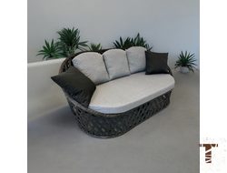 Необычный плетеный диван