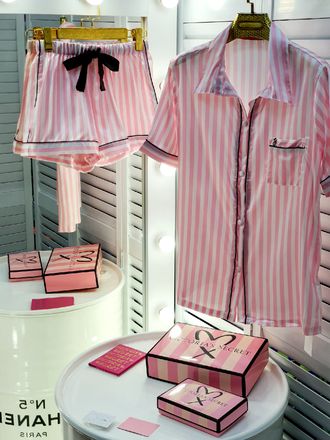 Домашняя одежда Рубашка и шорты  бело-розовая полоска