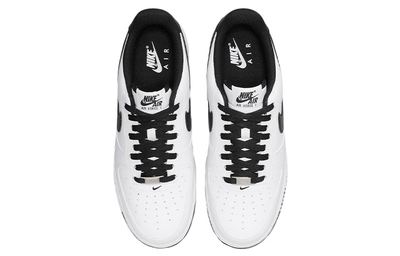 Кроссовки Nike Air Force 1 Low 07 черно-белые вид сверху