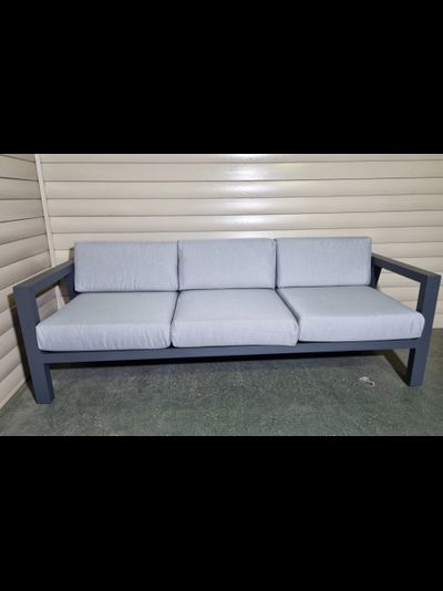 Диван трехместный Graphite из алюминия