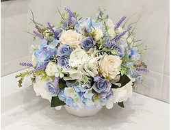 Композиция из искусственных цветов  Голубая Гортензия с белым № М005.  Размер 25*25 см.