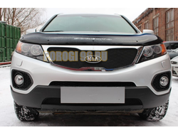 Защита радиатора KIA Sorento II 2009-2012 black верх с вырезом под логотип