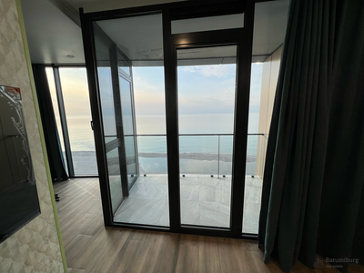 ПРОДАЁТСЯ 2-Х КОМНАТНАЯ КВАРТИРА С ШИКАРНЫМ ПРЯМЫМ ПАНОРАМНЫМ ВИДОМ НА ЧЁРНОЕ МОРЕ и город Батуми