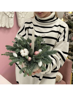 Композиция из нобилиса со свечей