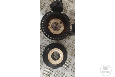 После каждого приготовления на оборудовании остаются кофейные следы. Например, кофе в кофемолке. Из-за этого со временем она забивается, и  требуется чистка кофемолки вручную.