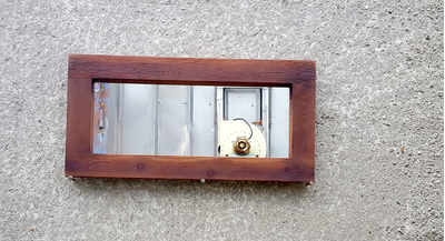 зеркало в раме из лиственницы