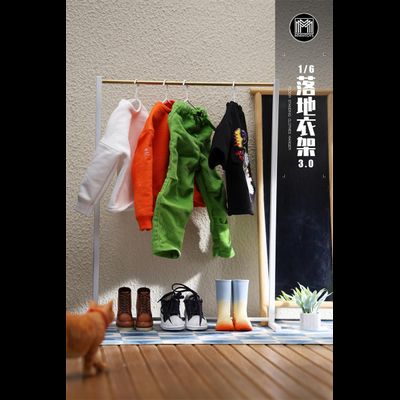 Стойка с вешалками 1/6 (белая) - КОЛЛЕКЦИОННАЯ ДИОРАМА 1/6 Freestanding coat rack 3.0 (M2405B) - MMMTOYS