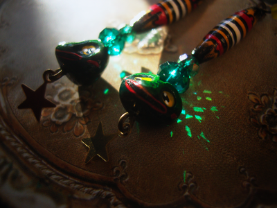 "Ква-ква-сказка", длинные серьги с лягушками и чешским стеклом