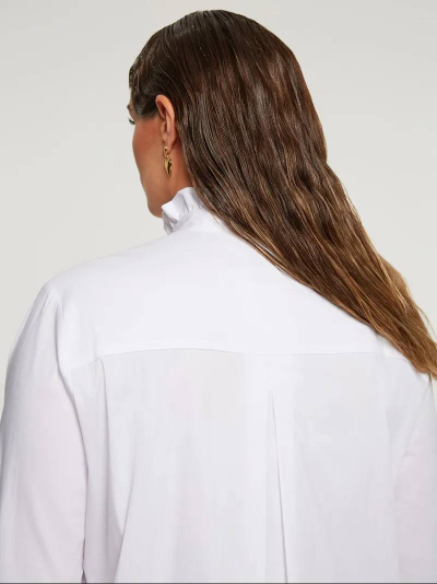 Рубашка с рюшей по вороту в белом и черном цветах