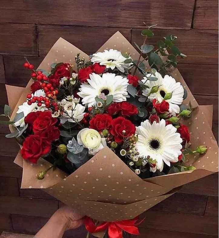Свежеcобранный букет цветов с быстрой доставкой в Краснодаре