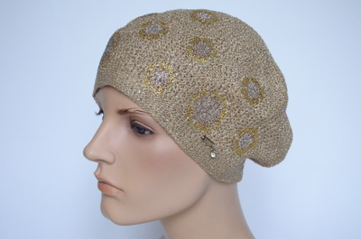 demisezonniy-beret-vyazaniy-zhenskiy-vizio-italiya-ukrasheniyami