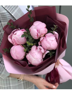 Букет "Пионы с Parvifolia"