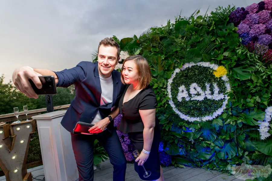 Живая фотозона для корпоративных презентаций