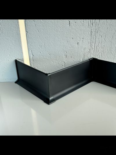 Плинтус SYMETRIC L- образный Анодированный черный