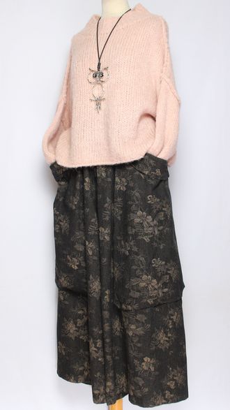 БРЮКИ-ЮБКА джинс-гобелен "КРЕАТИВНЫЕ КАРМАНЫ" размытые цветы черные, синии  р.46-54