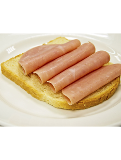 Бутерброд с маслом и ветчиной