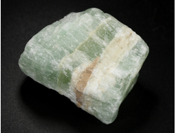 Кальцит фисташковый (зеленый), необработанный образец, Пакистан (40*31*22 мм, 59 г) №38059