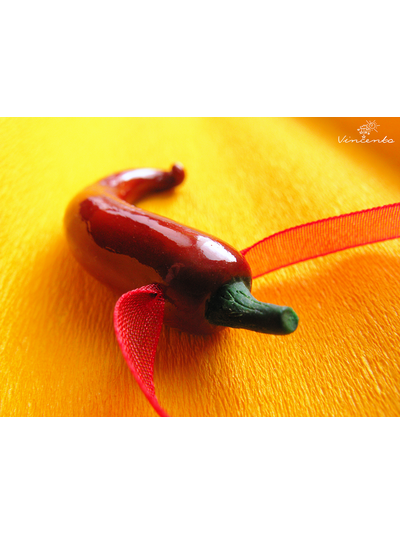 Красный перец чили. Авторская подвеска из полимерной глины