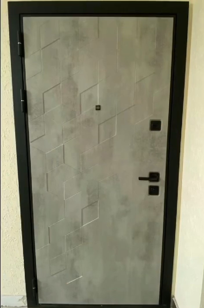 ЙОШКАР-ОЛА. АНТАРЕС. СТАЛЬ 2 мм. МАНЧЕСТЕР (ТРЕХКОНТУРНАЯ). БЕТОН СВЕТЛЫЙ/ БЕЛЫЙ МАТОВЫЙ с ЧЕРНЫМ МОЛДИНГОМ. ПОВЫШЕННАЯ ТЕПЛО- И ЗВУКОИЗОЛЯЦИЯ.