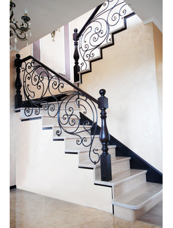 Л-5.  Ограждение - ручная ковка. Столбы, ступени, поручень - массив ясеня