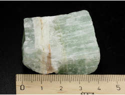 Кальцит фисташковый (зеленый), необработанный образец, Пакистан (40*31*22 мм, 59 г) №38059