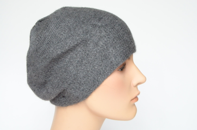 beret-vyazaniy-iz-alpaka-i-shelka-vizio-italiya-1129-seriy