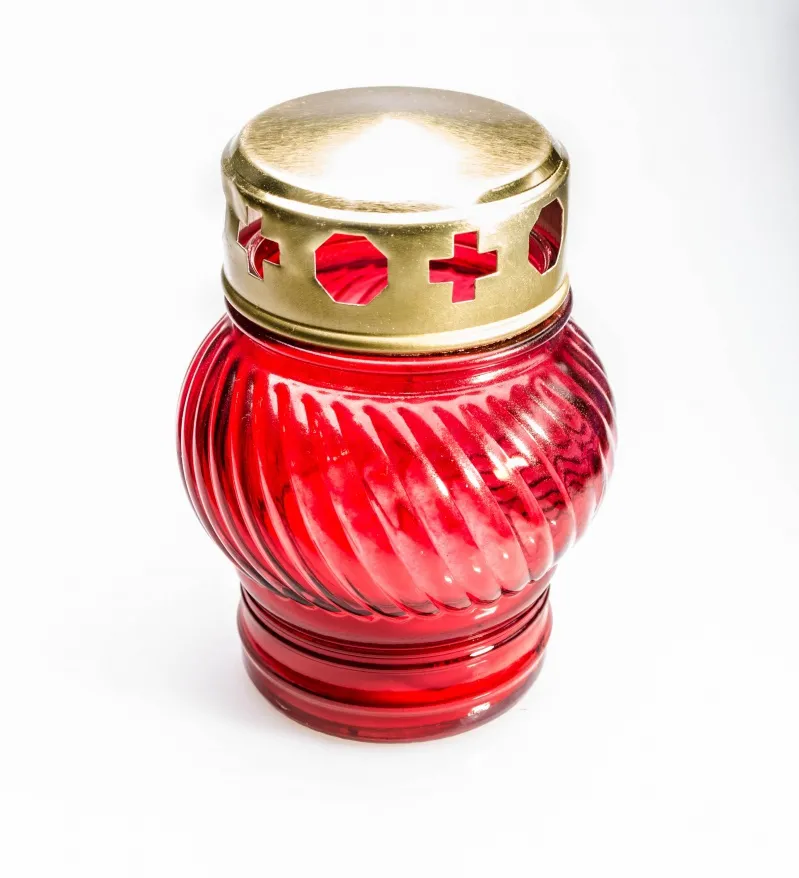 Лампада стеклянная со свечой.
