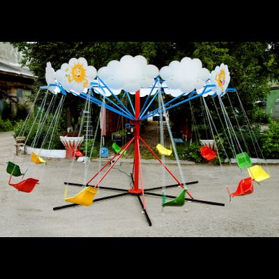 Мобильная цепочная карусель «Ветерок» с декоративным оформлением