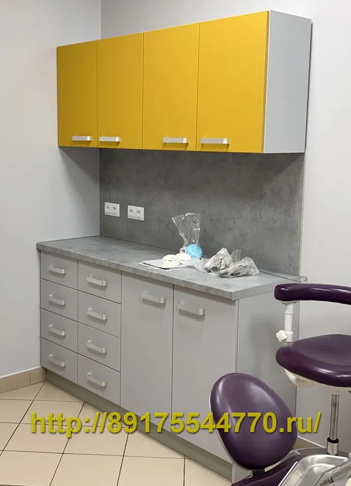 013 Мебель для кабинета стоматологии: шкафы, тумба, стол

Корпус: ЛДСП Egger - Серый перламутровый u763
Фасады МДФ плёнка: Силк маус 51-931 нижние, Горчица софт 827-2 верхние.