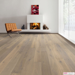 Декор паркетной доски Haro Дуб Мореный Пуро Белый Саваж браш масло 538940 в интерьере гостиной