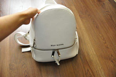 белый рюкзак майкл корс с блестками