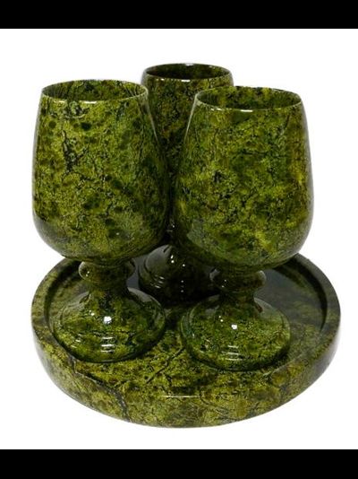 Набор бокалов на подносе