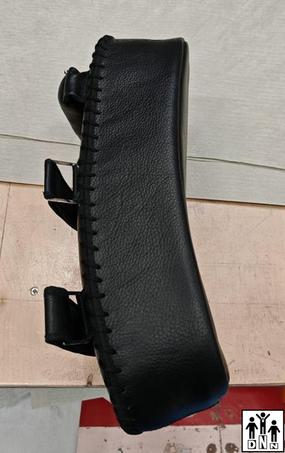 Пада для тайского бокса натуральная кожа 1,4-1,6 мм DNN