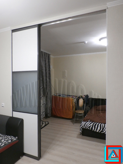 Перегородка-телескоп КАСКАД из 3-х створок в створе проема