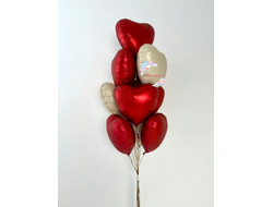 Фонтан из 10 фольгированных сердец