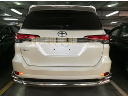 Защита заднего бампера угловая большая d76/42 для Toyota Fortuner 2017-