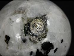 Шар Лунный камень, Турмалин чёрный (шерл), Индия (54 мм, 231 г) №35328