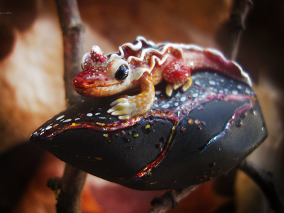 "Саламандра, дитя пламени", миниатюрная фэнтези-брошь (4,5 см)