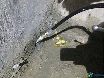 Манопур 143 (Герметизация сухих и влажных трещин, швов, примыканий)