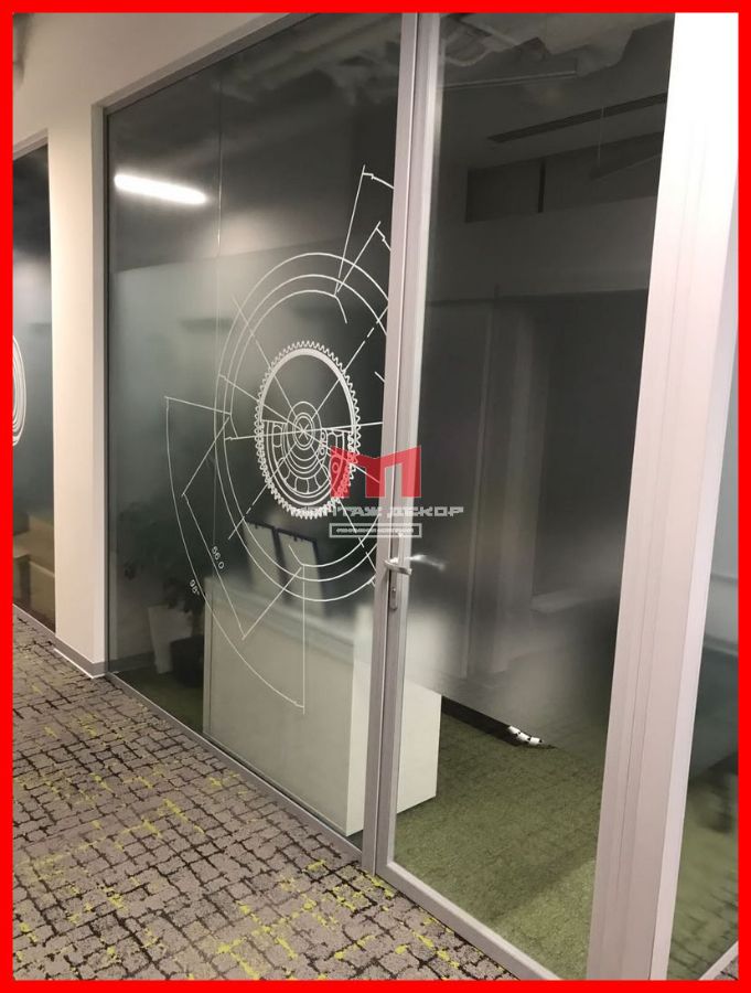 Оклейка витрины из стекла плёнкой