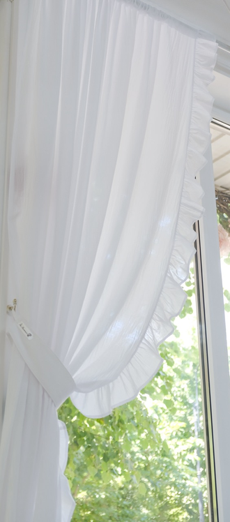 Штора с оборкой по краю