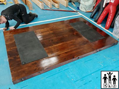 Помост тяжелоатлетический (для становой) с морением 2,5х1,5х0,1м рез. Амортизаторы: 1х0,5х0,04м DNN