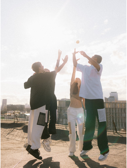 Брюки с накладными карманами черные