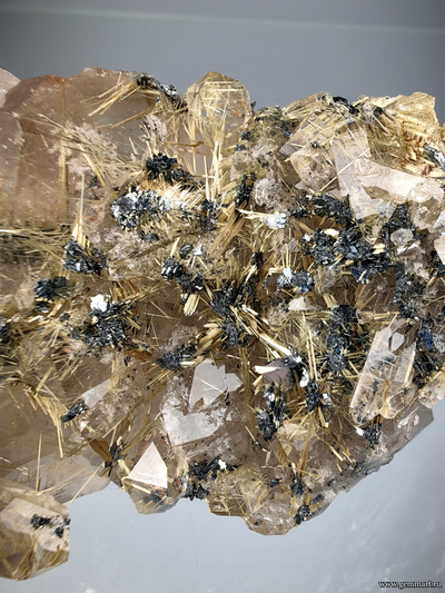 Рутил с гематитом, "звезды" на кварце. 70*45*35мм. (ААА)