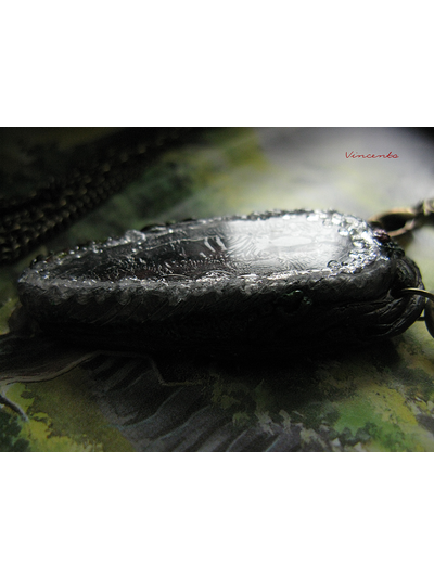 Белоснежка. Кулон по мотивам сказок братьев Гримм. Миниатюра из полимерной глины