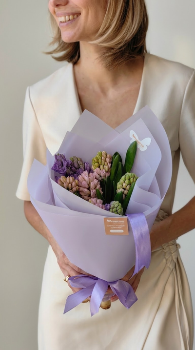 Букет цветов на 8 марта № 748