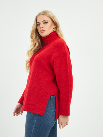 Свитер красного цвета