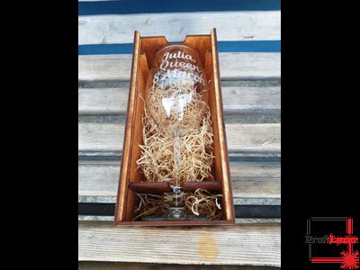 Бокал Queen с 8 марта в подарочном боксе