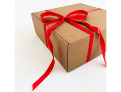 Большая подарочная коробка GILEV 37х37х14см с красной лентой и наполнителем крафт